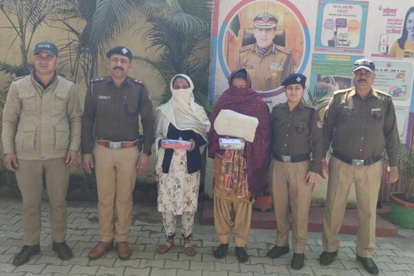 पर्स काटकर 90 हजार रुपए चुराने वाली दो महिलाएं गिरफ्तार