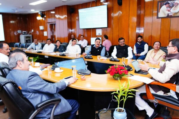 प्राकृतिक जल स्रोतों के संरक्षण और संवर्द्धन के लिए सीएम धामी ने दिए निर्देश