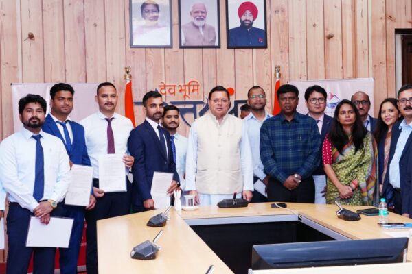 मुख्यमंत्री धामी ने नवनियुक्त आठ सम्भागीय निरीक्षकों को सौंपा नियुक्ति पत्र