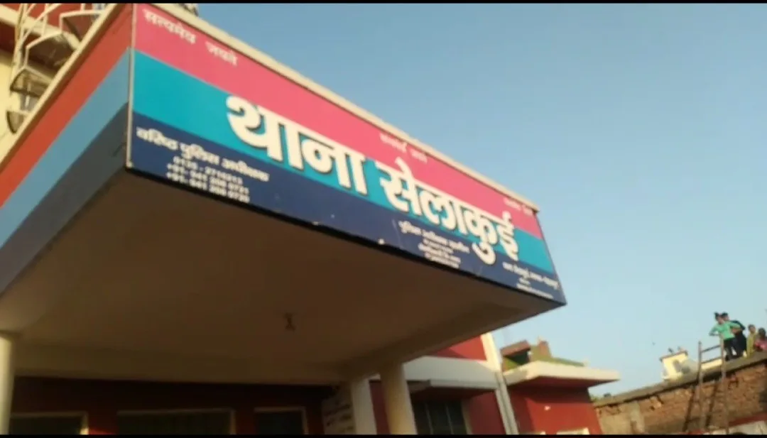 सेलाकुई में 6 दुकानों से 6 बच्चों को छुड़ाया, दुकानदारों पर केस