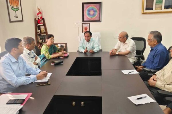 यात्रा मार्गों पर मजबूत हो स्वास्थ्य सुविधाएंः डॉ. धन सिंह रावत