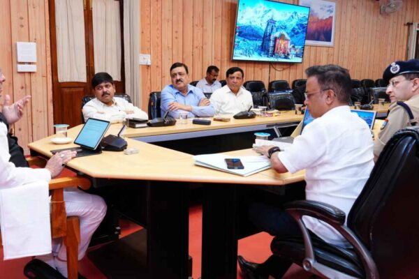 पाक नागरिकों की पहचान कर तत्काल वापस भेजें, मुख्यमंत्री धामी के निर्देश