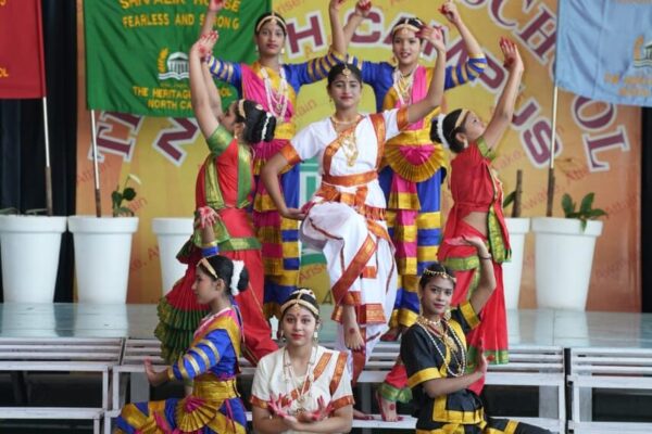 धूमधाम से मनाया अलंकरण एवं स्कॉलर्स विद्यार्थी सम्मान दिवस धूमधाम से मनाया अलंकरण एवं स्कॉलर्स विद्यार्थी सम्मान दिवस