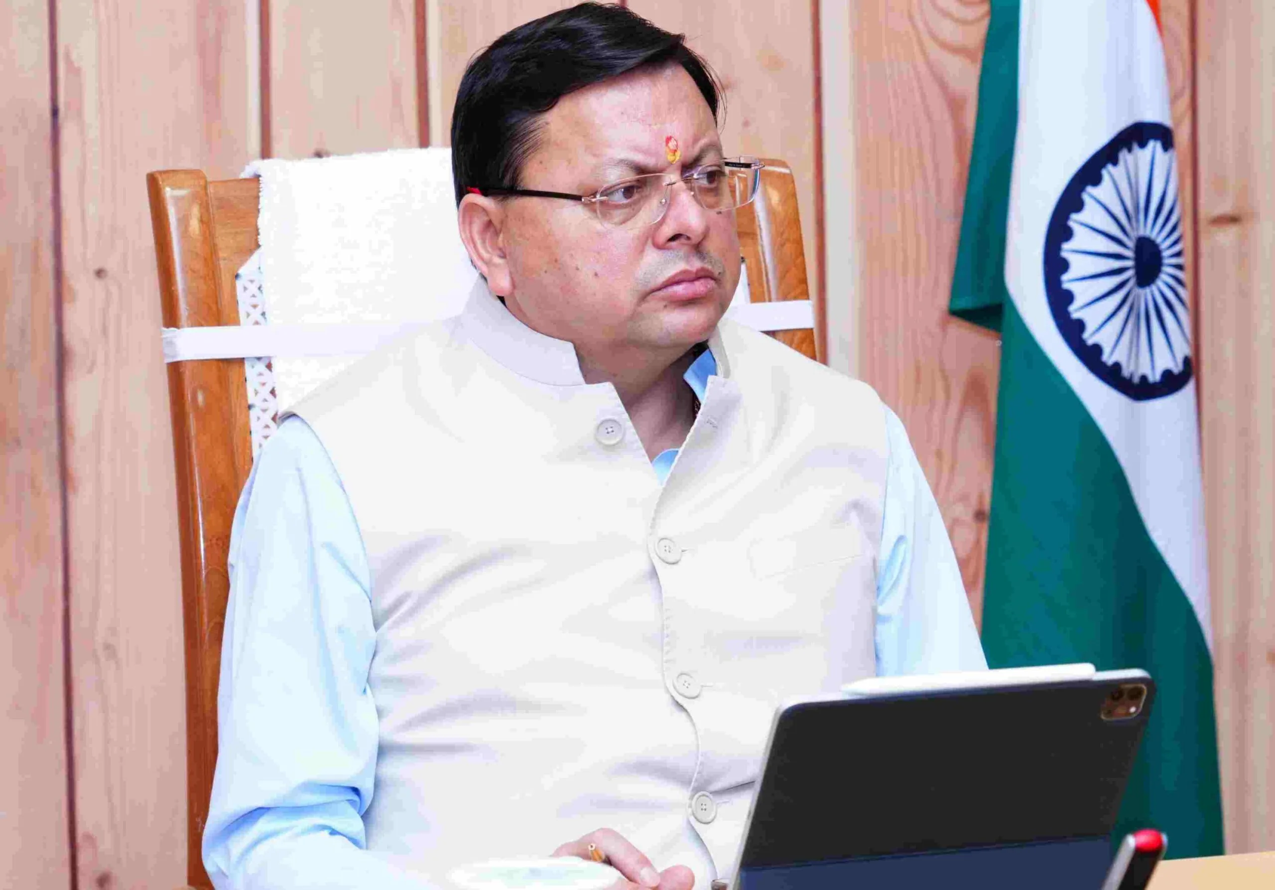 अपात्र लोगों के राशन, आधार और आयुष्मान कार्ड बनाने वालों पर सख्त कार्रवाई करें : धामी