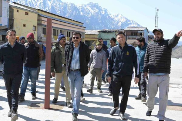 केदारनाथ धाम पहुंचे मुख्य सचिव, चारधाम यात्रा की तैयारियां और व्यवस्थाएं परखीं