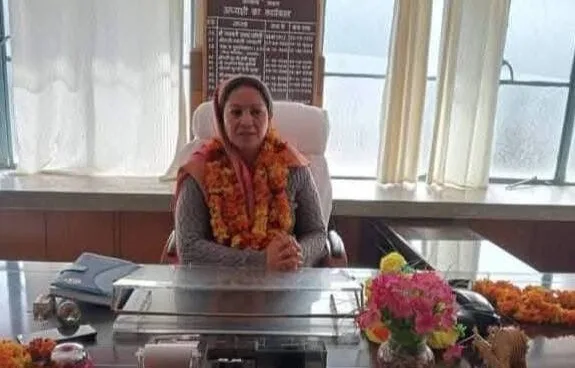 चमोली की जिला पंचायत अध्यक्ष रजनी भंडारी प्रशासक पद पर बहाल चमोली की जिला पंचायत अध्यक्ष रजनी भंडारी प्रशासक पद पर बहाल