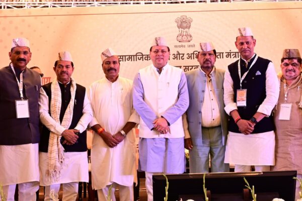 प्रधानमंत्री की नीतियों से तीस करोड़ लोग गरीबी रेखा से बाहर निकले: धामी