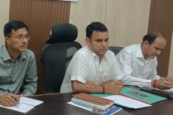 बीकेटीसी की हैलीकॉप्टर शटल सेवा और चार्टर हैली प्रतिनिधियों से बैठक