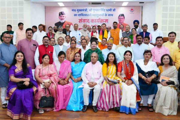 मुख्यमंत्री धामी ने दायित्वधारियों संग संवाद कर जनसेवा में उत्कृष्टता का किया आह्वान