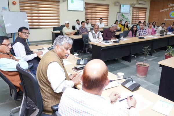 वैज्ञानिक दृष्टिकोण और जन-जागरुकता से ही नदियों का पुनर्जीवन संभव: प्रो. दुर्गेश पंत