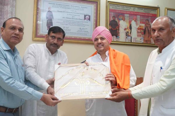 गन्ना सलाहकार समिति के उपाध्यक्ष श्यामवीर सैनी ने टेका श्री दरबार साहिब में मत्था