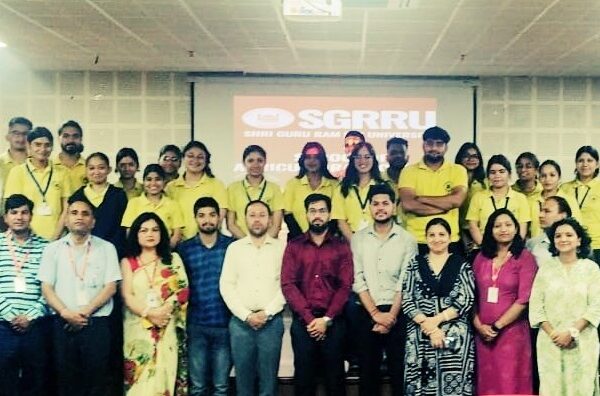 श्री गुरु राम राय विश्वविद्यालय में एलुमनी मीट में पूर्व छात्रों का भव्य स्वागत श्री गुरु राम राय विश्वविद्यालय में एलुमनी मीट में पूर्व छात्रों का भव्य स्वागत