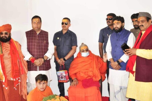 भगवान बदरी विशाल के दर्शन को पहुंचे शंकराचार्य स्वामी वासुदेवानंद सरस्वती महाराज