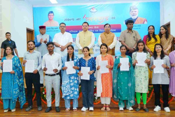 मख्यमंत्री ने 112 नवनियुक्त परिवहन आरक्षियों को सौंपा नियुक्ति पत्र