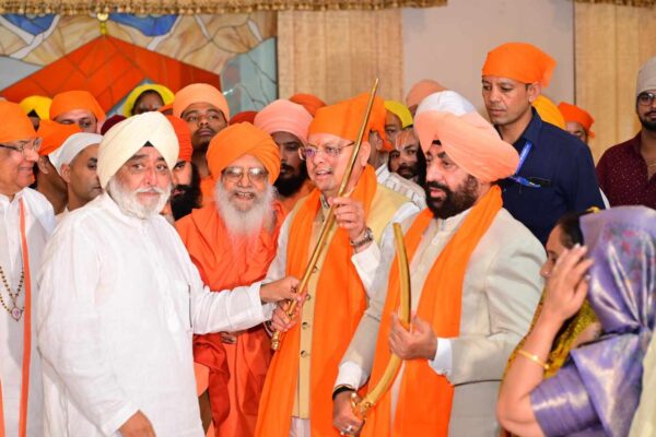 राज्यपाल और मुख्यमंत्री ने श्री हेमकुण्ट साहिब यात्रा के लिए जाने वाले प्रथम जत्थे को किया रवाना राज्यपाल और मुख्यमंत्री ने श्री हेमकुण्ट साहिब यात्रा के लिए जाने वाले प्रथम जत्थे को किया रवाना