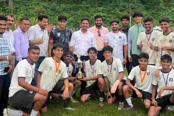 फुटबॉल अंडर 17 वर्ग में बलूनी स्कूल ने फहराया परचम फुटबॉल अंडर 17 वर्ग में बलूनी स्कूल ने फहराया परचम
