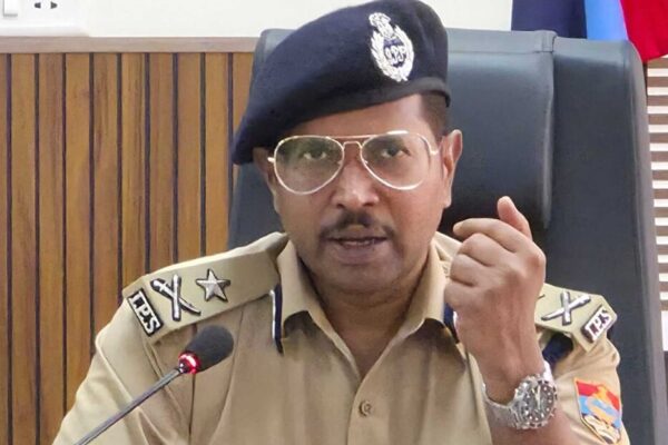 रेश ड्राइविंग और शराब पीकर हुड़दंग करने वालों की खैर नहीं रेश ड्राइविंग और शराब पीकर हुड़दंग करने वालों की खैर नहीं