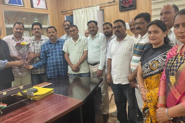 स्कूलों में शैक्षणिक वातावरण सृजित करने के लिए सामूहिक प्रयास जरुरी: डीएम