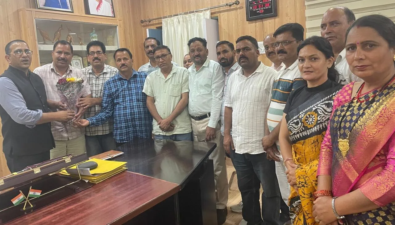 स्कूलों में शैक्षणिक वातावरण सृजित करने के लिए सामूहिक प्रयास जरुरी: डीएम