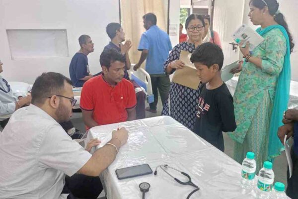 विशेष बच्चों के चेहरों पर मुस्कान लाए श्री महंत इन्दिरेश अस्पताल के डाॅक्टर