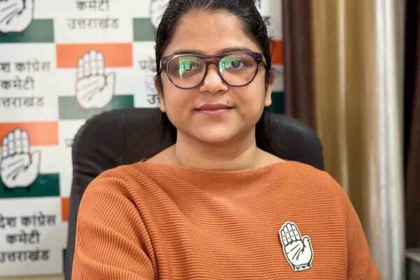 कांग्रेस ने प्रतिबन्ध के बावजूद केदार घाटी में हैलीकॉप्टर उड़ाने की अनुमति पर उठाए सवाल