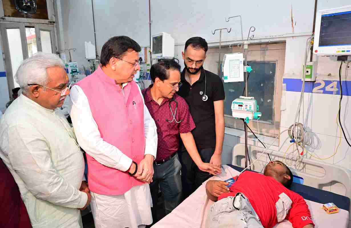 मुख्यमंत्री ने हरिद्वार और एम्स ऋषिकेश में मनसा देवी मंदिर मार्ग पर हुए हादसे में घायलों का हालचाल जाना