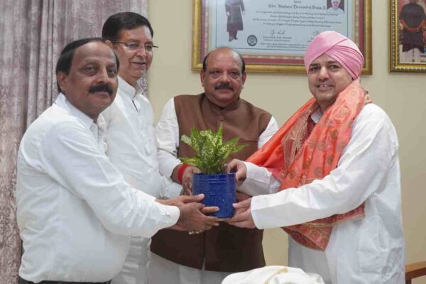 विधायक प्रीतम सिंह और कांग्रेस नेताओं ने श्री दरबार साहिब में टेका मत्था