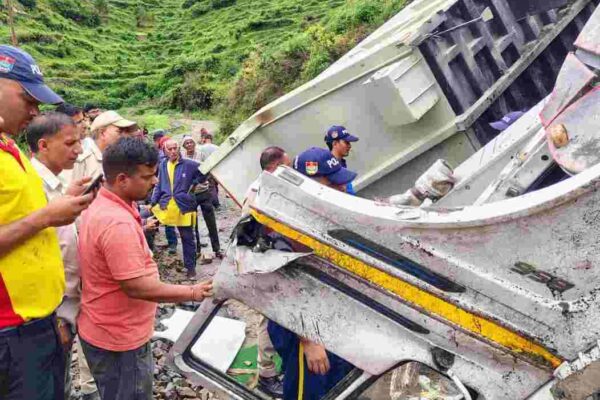 उत्तरकाशी में सड़क हादसे में एक व्यक्ति की मौत, दो घायल