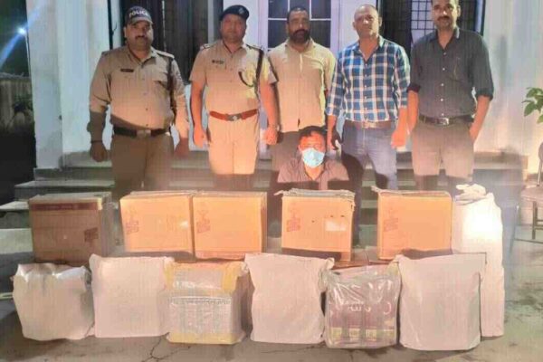 उत्तराखंड STF को बड़ी सफलता, 322 बोतल अंग्रेजी शराब के साथ तस्कर गिरफ्तार