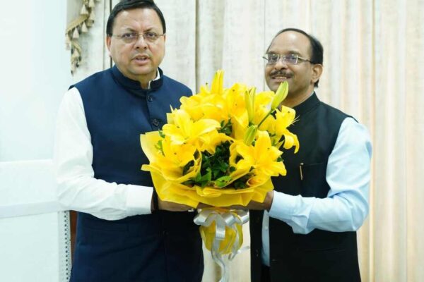 गढ़वाल विश्वविद्यालय के कुलपति प्रो. श्रीप्रकाश सिंह ने मुख्यमंत्री धामी से शिष्टाचार भेंट की गढ़वाल विश्वविद्यालय के कुलपति प्रो. श्रीप्रकाश सिंह ने मुख्यमंत्री धामी से शिष्टाचार भेंट की