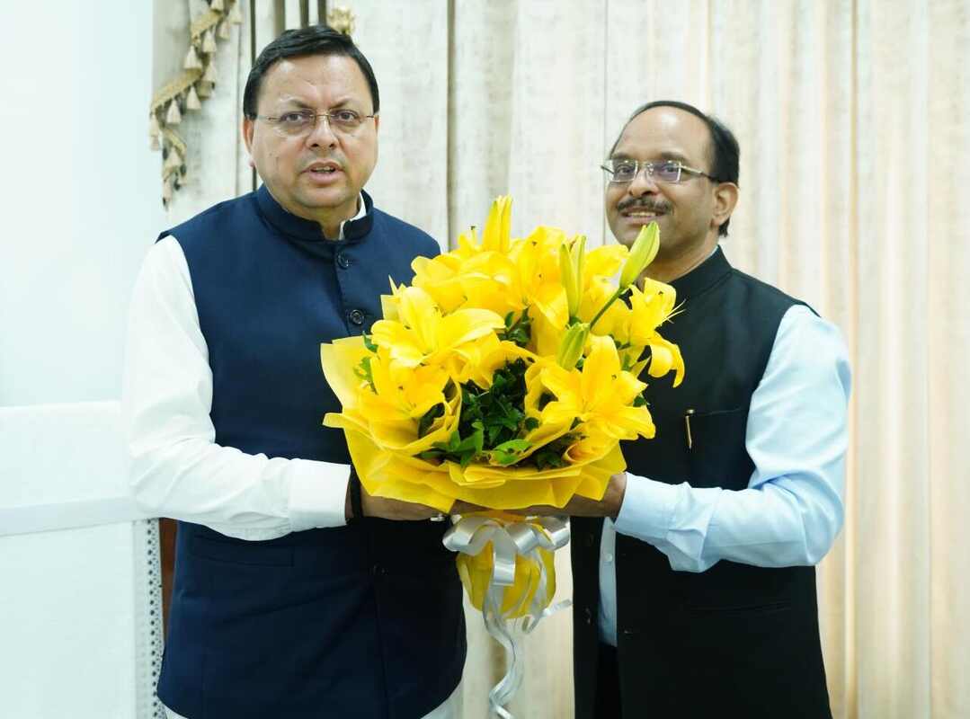 गढ़वाल विश्वविद्यालय के कुलपति प्रो. श्रीप्रकाश सिंह ने मुख्यमंत्री धामी से शिष्टाचार भेंट की