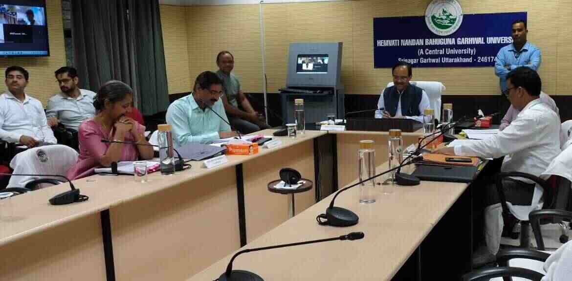 गढ़वाल विश्वविद्यालय की वित्त समिति की बैठक में कर्मचारियों के लिए भवन निर्माण को मंजूरी