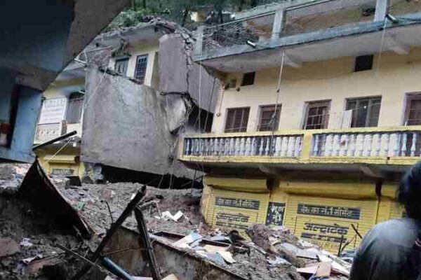 थराली में आधी रात को बादल फटने से भारी तबाही