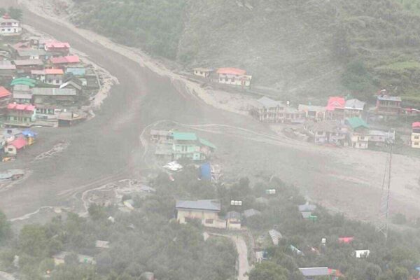 उत्तरकाशी के धराली बाजार पर टूटा आसमानी कहर उत्तरकाशी के धराली बाजार पर टूटा आसमानी कहर