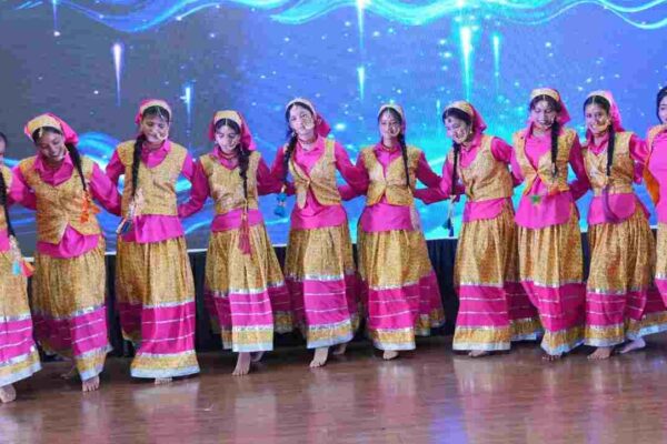 एसजीआरआरयू दीक्षारंभ में गूँजे सफलता के मंत्र, नवप्रवेशियों ने बढ़ाए आत्मविश्वास भरे कदम