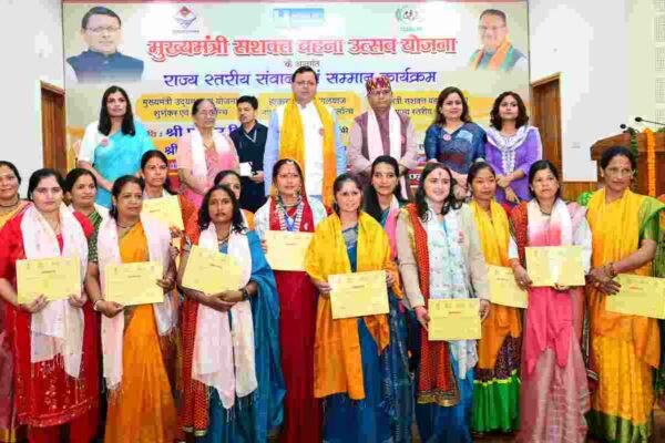 मुख्यमंत्री धामी ने महिला स्वयं सहायता समूहों को किया सम्मानित