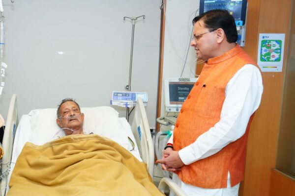 सीएम धामी ने मैक्स हॉस्पिटल में भर्ती पूर्व मुख्यमंत्री खंडूरी के स्वास्थ्य का हालचाल जाना
