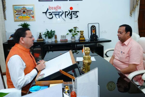 मुख्यमंत्री धामी से मिले बीकेटीसी अध्यक्ष हेमंत द्विवेदी, दूसरे चरण की चारधाम यात्रा की दी जानकारी