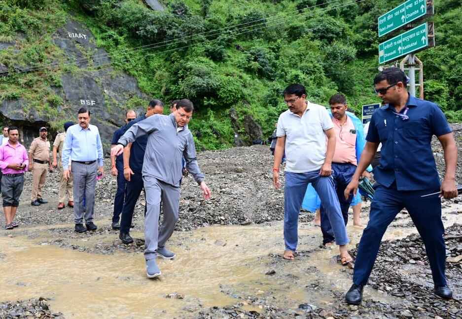 अतिवृष्टि प्रभावित मालदेवता और केसरवाला क्षेत्र में पहुंचे मुख्यमंत्री धामी