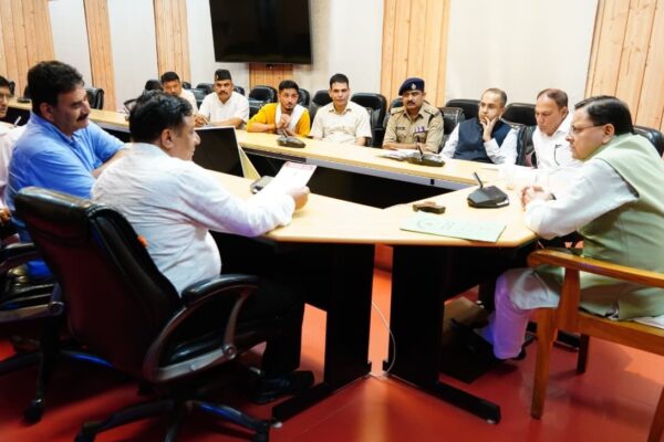 मुख्यमंत्री ने शिक्षकों की समस्याओं को गंभीरता से सुना, प्राथमिकता के आधार पर समाधान का भरोसा