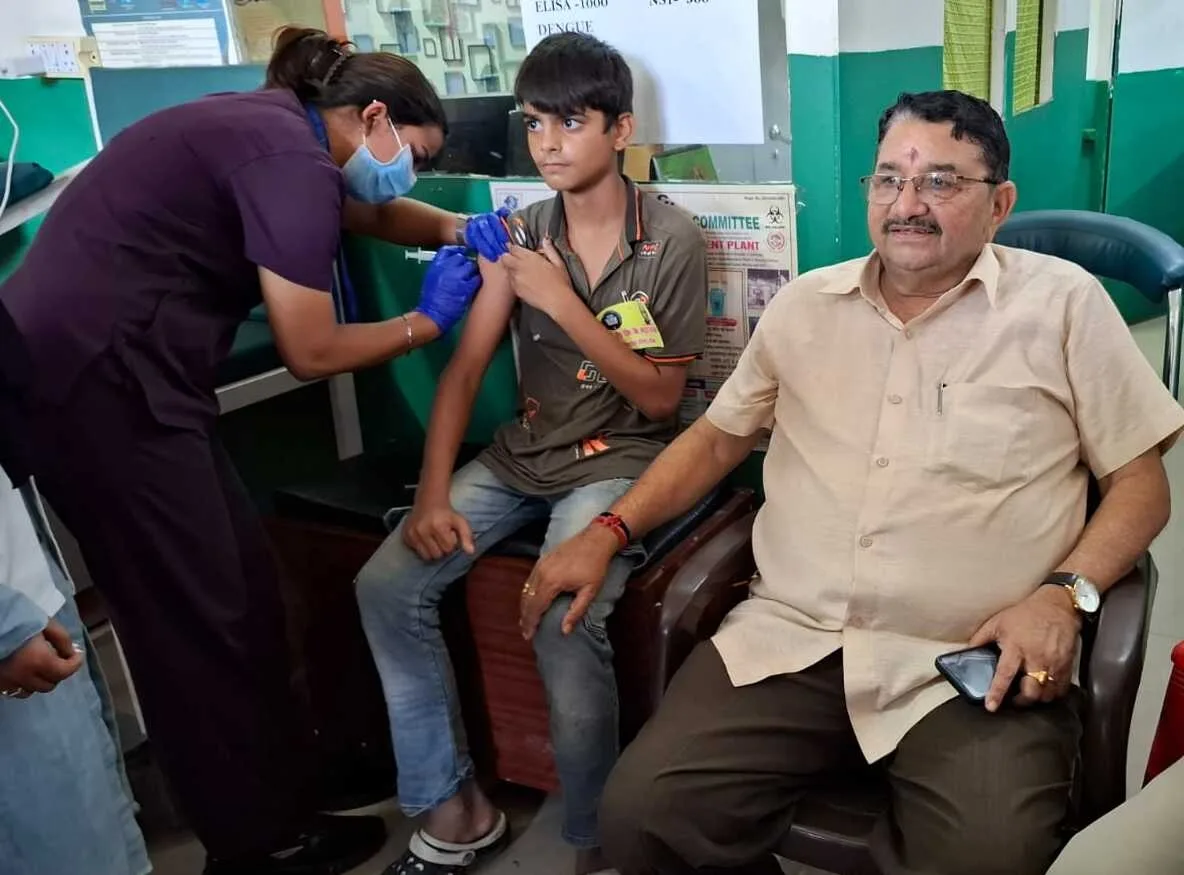 श्री महंत इन्दिरेश अस्पताल ने अधोईवाला में लगाया निःशुल्क स्वास्थ्य शिविर