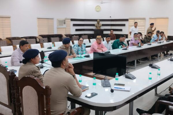 पेपर लीक प्रकरणः SIT ने हरिद्वार कलेक्ट्रेट में अभ्यर्थियों और कोचिंग संस्थान संचालकों से किया संवाद