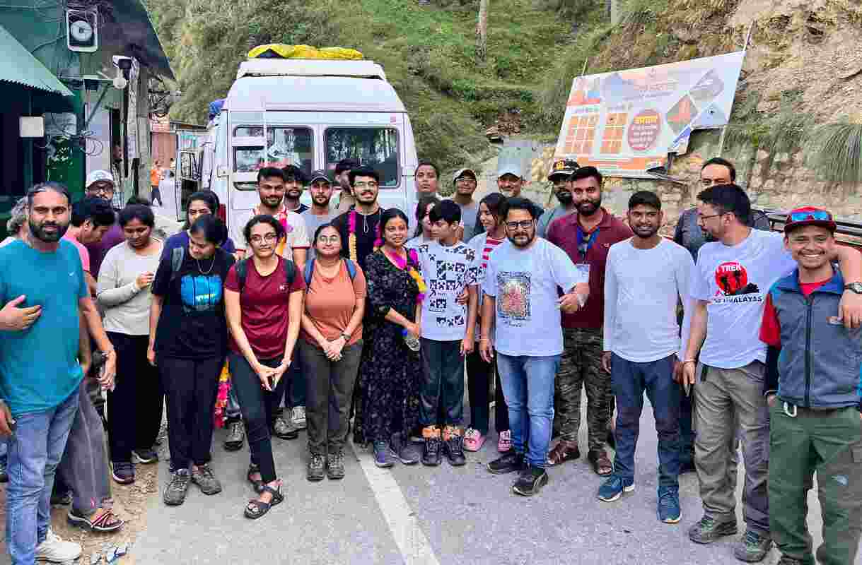 गुलाबी कांठा ट्रेकः पर्यटन सचिव ने पहले दल को हरी झंडी दिखाकर किया रवाना