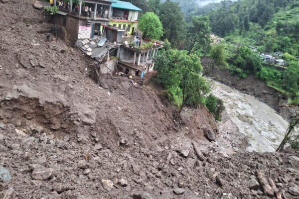 चमोली में बादल फटने से भारी तबाही, 12 लोग लापता, 35-40 भवन और कई गोशालाएं क्षतिग्रस्त