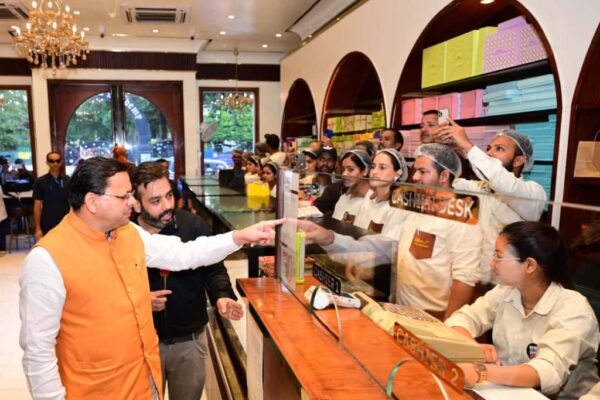 जीएसटी बचत उत्सवः मुख्यमंत्री धामी ने राजपुर के दुकानदारों से लिया फीडबैक