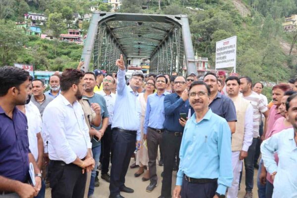 भारत सरकार की अंतरमंत्रालयीय टीम ने थराली में आपदा प्रभावित क्षेत्रों का हवाई सर्वे कर किया विस्तृत सर्वेक्षण