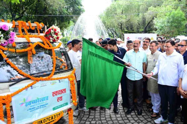 मुख्यमंत्री धामी ने झाड़ू लगाकर स्वच्छ उत्सव-2025 का किया शुभारंभ