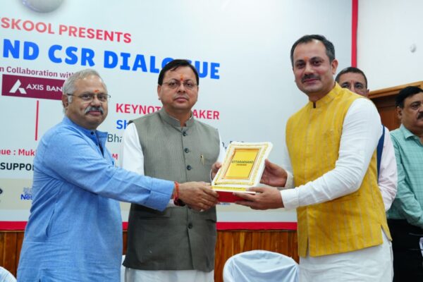 सीएम धामी ने मुख्यमंत्री आदर्श ग्राम सारकोट के प्राइमरी स्कूल में डिजिटल क्लासरूम का किया वर्चुअल शुभारंभ