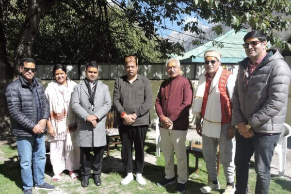 भगवान बदरी विशाल के दर्शन को पहुंचे प्रधानमंत्री मोदी के छोटे भाई पंकज मोदी