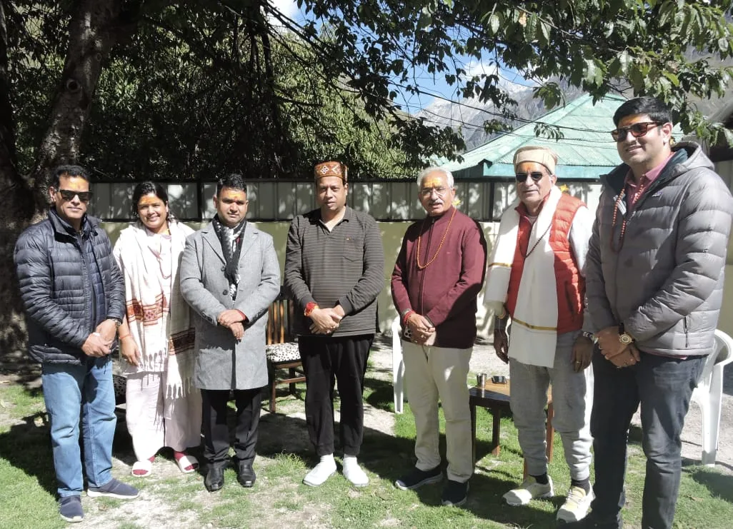 भगवान बदरी विशाल के दर्शन को पहुंचे प्रधानमंत्री मोदी के छोटे भाई पंकज मोदी